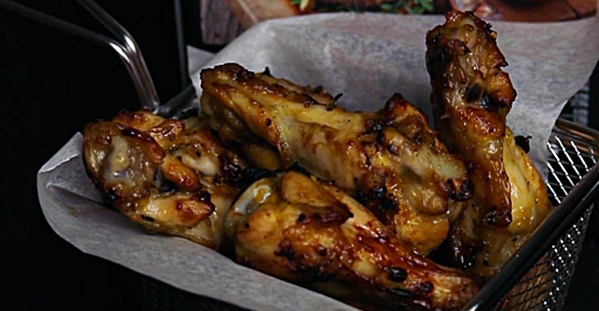 Chicken wings with Golden Barbeque Sauce